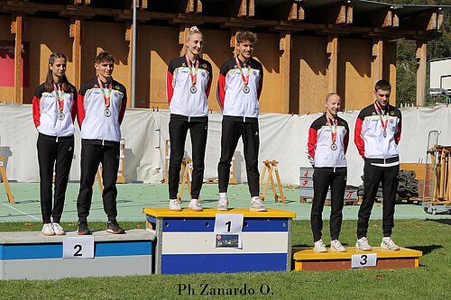 Das Bild zeigt Julia als 3. Platzierte bei der Siegerehrung