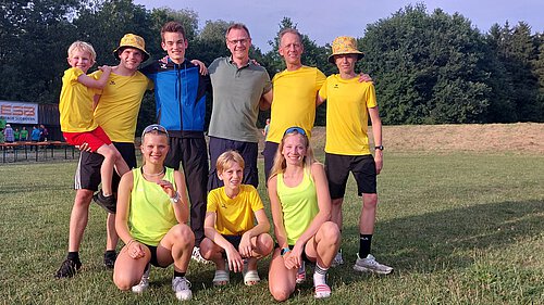 Bild zeigt die Teilnehmer der Schützenlisl in Hausen